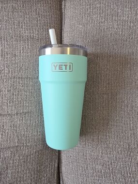 Yeti Seafoam Teal Rambler Tumbler with Clear Lid and White Straw